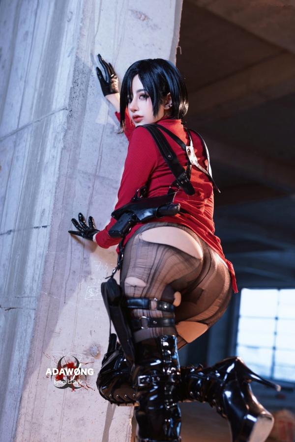    Byoru艾达王Ada Wong高定Cosplay，红衣特工紧身裙丝袜长靴冷艳诱惑大尺度写真第16张图片