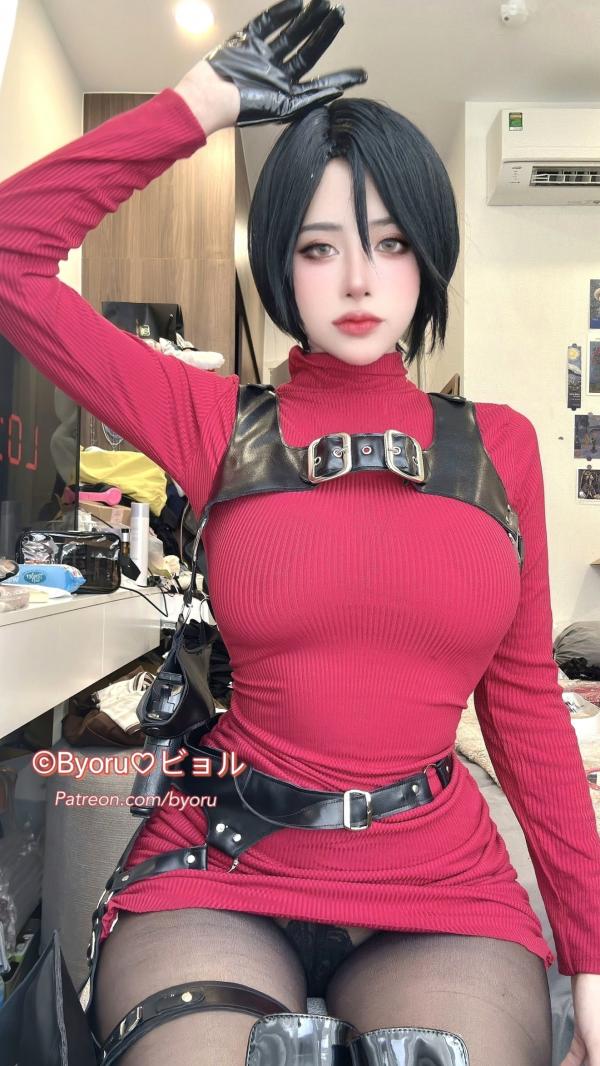    Byoru艾达王Ada Wong高定Cosplay，红衣特工紧身裙丝袜长靴冷艳诱惑大尺度写真第39张图片