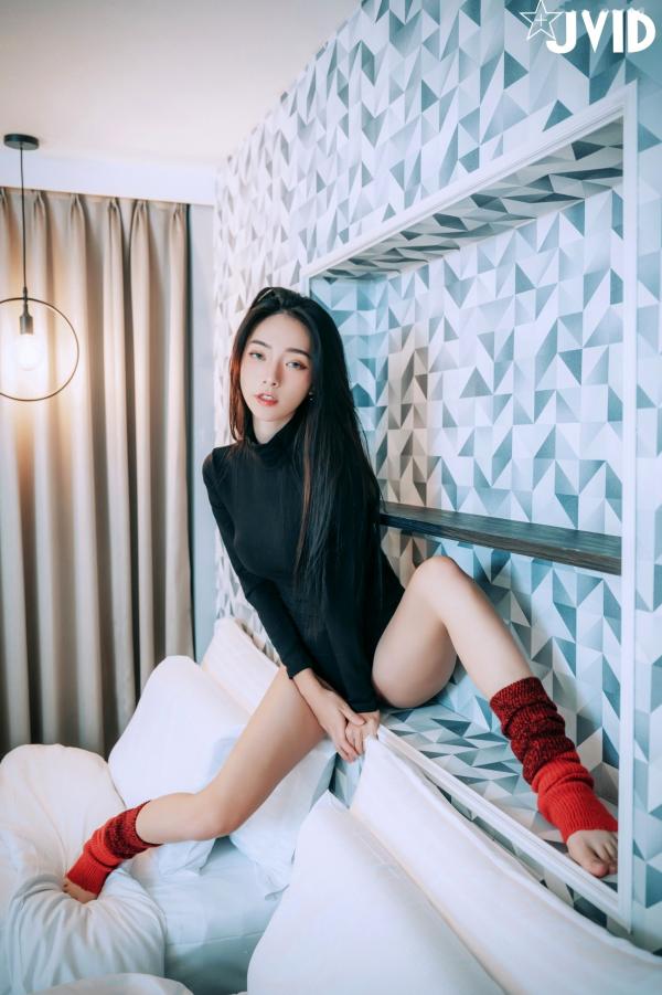    JVID女神飘飘私房写真：极致性感连体衣与诱惑内衣风格，完美身材曲线尽显，绝美冷艳视觉盛宴第22张图片