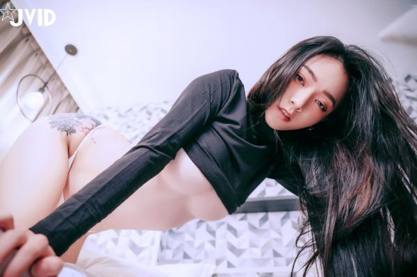    JVID女神飘飘私房写真：极致性感连体衣与诱惑内衣风格，完美身材曲线尽显，绝美冷艳视觉盛宴第29张图片