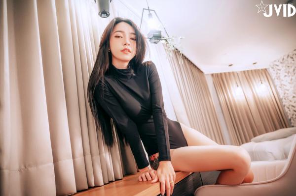    JVID女神飘飘私房写真：极致性感连体衣与诱惑内衣风格，完美身材曲线尽显，绝美冷艳视觉盛宴第37张图片