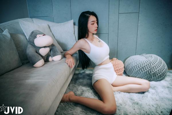    JVID女神飘飘私房写真：极致性感连体衣与诱惑内衣风格，完美身材曲线尽显，绝美冷艳视觉盛宴第41张图片
