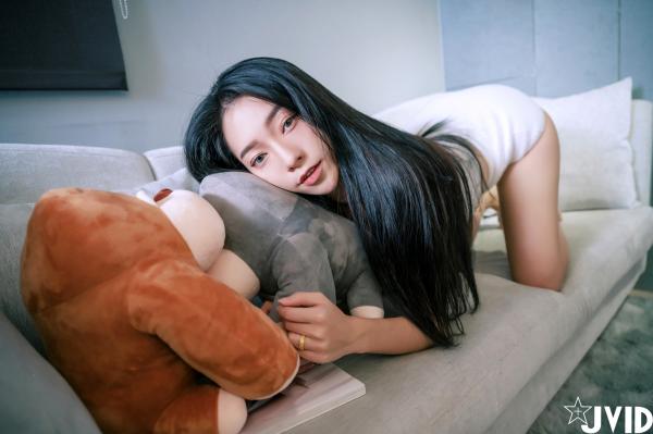    JVID女神飘飘私房写真：极致性感连体衣与诱惑内衣风格，完美身材曲线尽显，绝美冷艳视觉盛宴第44张图片