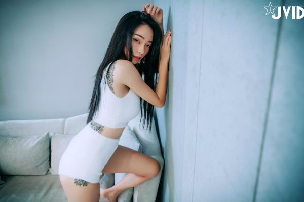    JVID女神飘飘私房写真：极致性感连体衣与诱惑内衣风格，完美身材曲线尽显，绝美冷艳视觉盛宴第50张图片