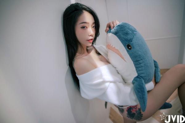    JVID女神飘飘私房写真：极致性感连体衣与诱惑内衣风格，完美身材曲线尽显，绝美冷艳视觉盛宴第67张图片