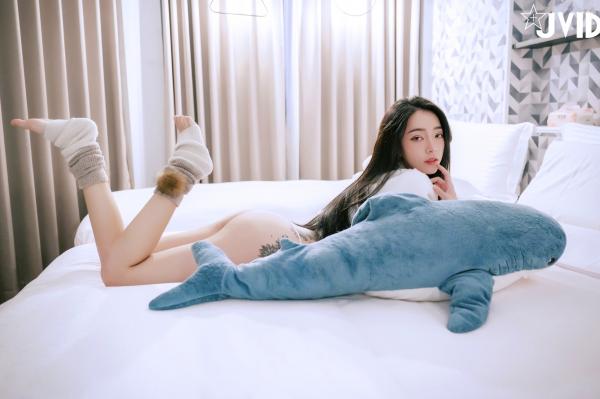    JVID女神飘飘私房写真：极致性感连体衣与诱惑内衣风格，完美身材曲线尽显，绝美冷艳视觉盛宴第81张图片