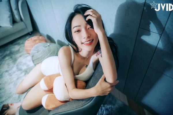    JVID女神飘飘私房写真：极致性感连体衣与诱惑内衣风格，完美身材曲线尽显，绝美冷艳视觉盛宴第85张图片