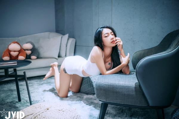    JVID女神飘飘私房写真：极致性感连体衣与诱惑内衣风格，完美身材曲线尽显，绝美冷艳视觉盛宴第86张图片