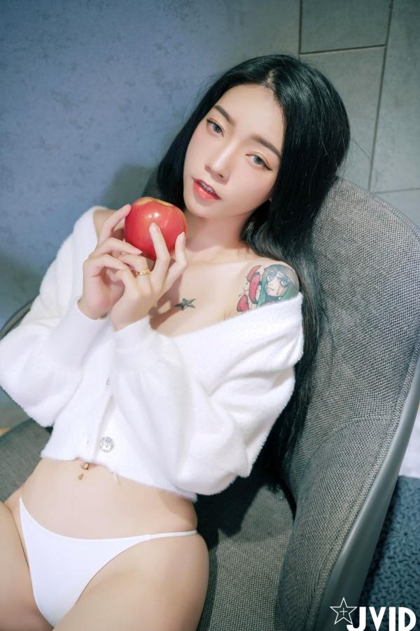    JVID女神飘飘私房写真：极致性感连体衣与诱惑内衣风格，完美身材曲线尽显，绝美冷艳视觉盛宴第118张图片