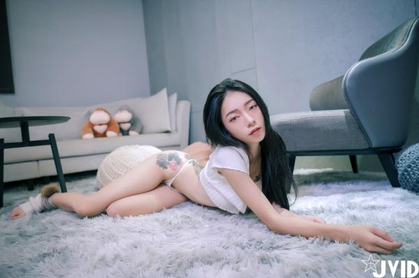    JVID女神飘飘私房写真：极致性感连体衣与诱惑内衣风格，完美身材曲线尽显，绝美冷艳视觉盛宴第140张图片