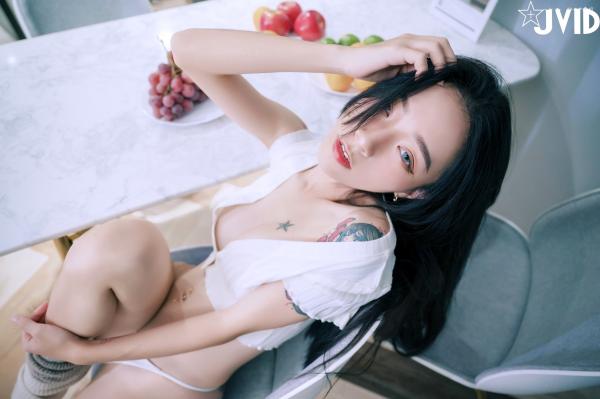    JVID女神飘飘私房写真：极致性感连体衣与诱惑内衣风格，完美身材曲线尽显，绝美冷艳视觉盛宴第144张图片