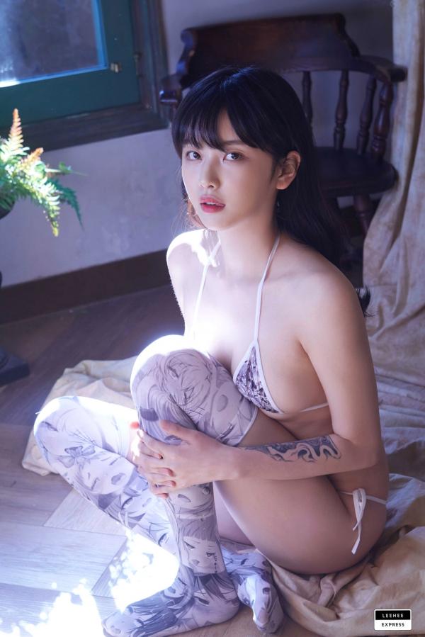    韩国美女-LEEHEE-LEDG-108-GMS：动漫印花比基尼性感私房写真，极致诱惑与二次元潮流的完美碰撞第21张图片