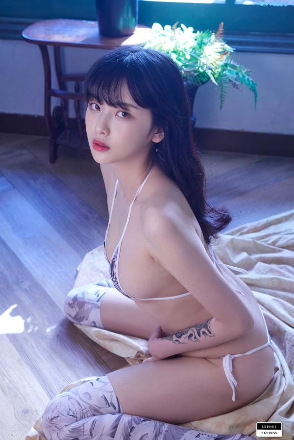    韩国美女-LEEHEE-LEDG-108-GMS：动漫印花比基尼性感私房写真，极致诱惑与二次元潮流的完美碰撞第25张图片