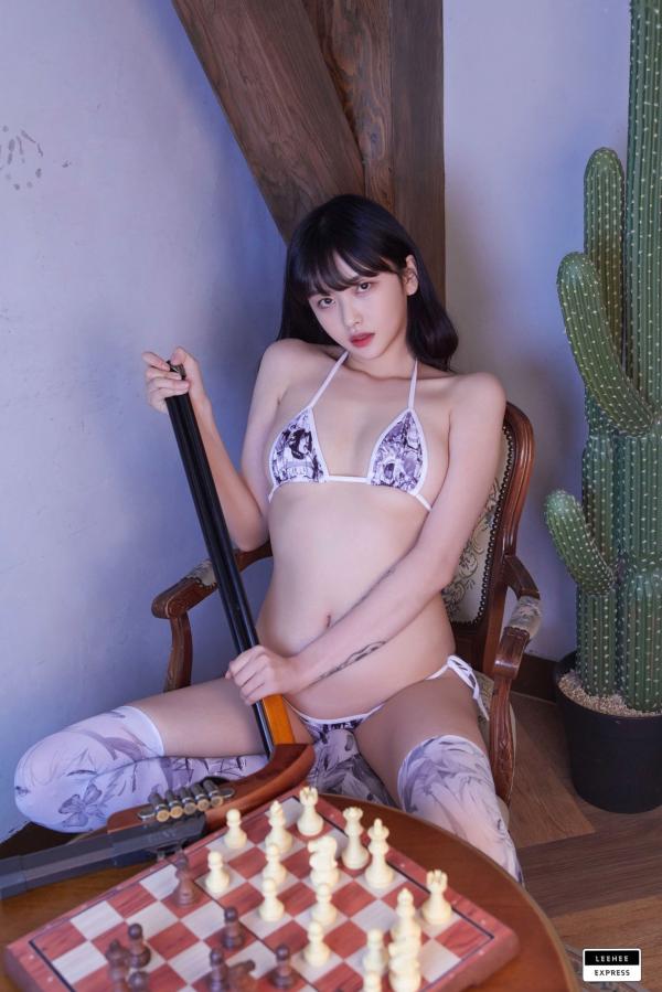    韩国美女-LEEHEE-LEDG-108-GMS：动漫印花比基尼性感私房写真，极致诱惑与二次元潮流的完美碰撞第47张图片