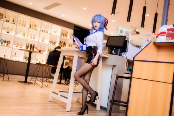    仙女月 - 原神甘雨OL职场风，干练白衬衫搭配修长丝袜，极品颜值cosplay写真第3张图片