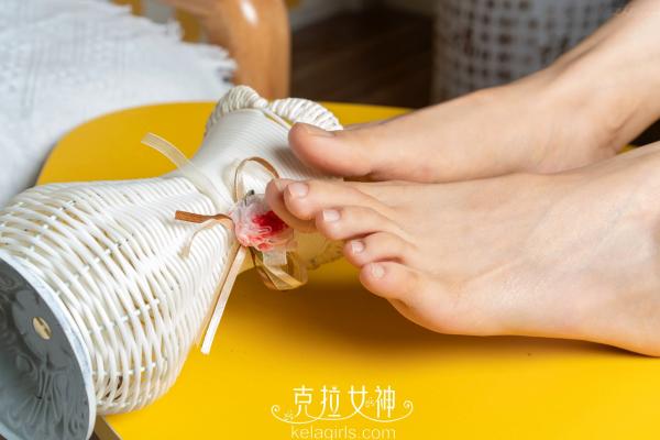    KelaGirls克拉女神-静宜《骨感素足》：居家环境下的日常私房长腿美足写真第29张图片