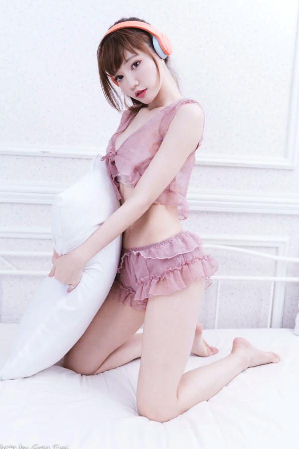    小立 - 粉色蕾丝睡衣私房写真，清纯萝莉居家诱惑，甜美治愈系女神福利合集 [61P]第32张图片