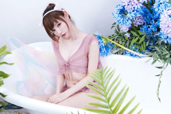    小立 - 粉色蕾丝睡衣私房写真，清纯萝莉居家诱惑，甜美治愈系女神福利合集 [61P]第47张图片