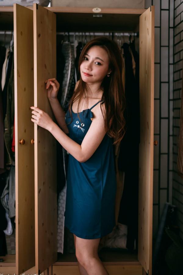    小立 - 甜美可爱居家连衣裙私房照，慵懒风邻家女孩居家日常写真 [214P]第6张图片