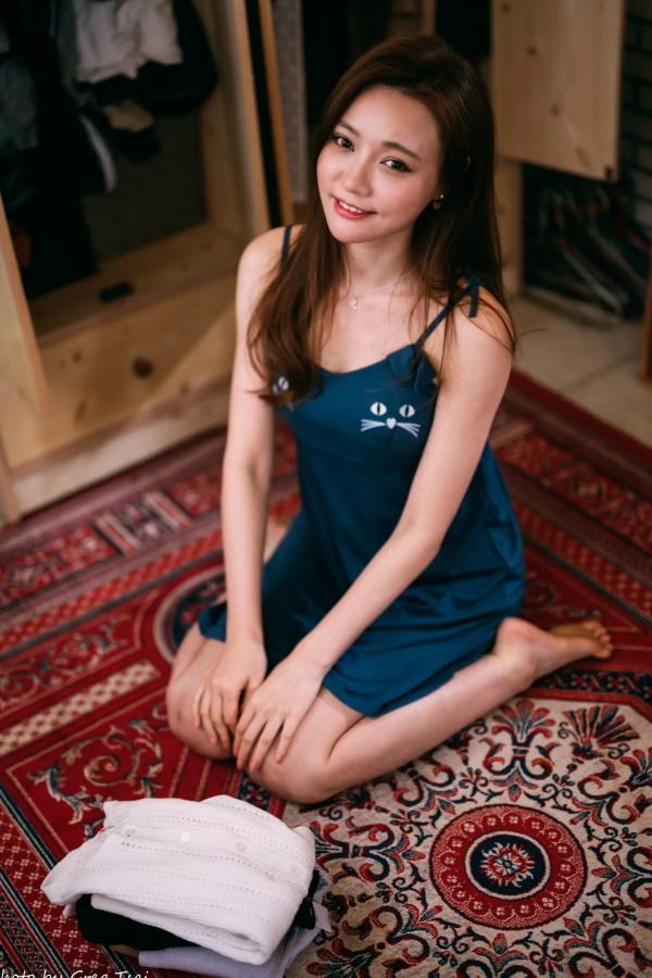    小立 - 甜美可爱居家连衣裙私房照，慵懒风邻家女孩居家日常写真 [214P]第14张图片
