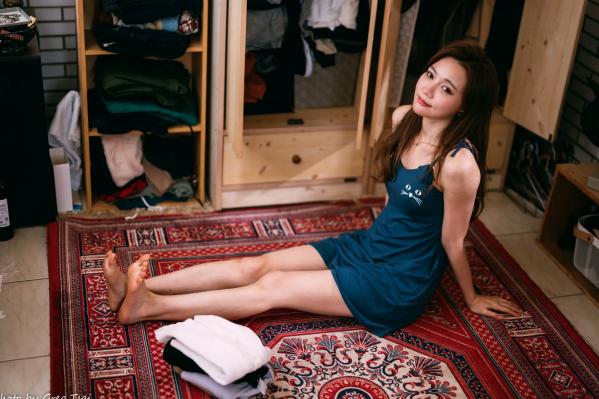    小立 - 甜美可爱居家连衣裙私房照，慵懒风邻家女孩居家日常写真 [214P]第15张图片