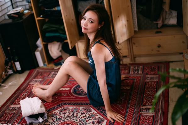    小立 - 甜美可爱居家连衣裙私房照，慵懒风邻家女孩居家日常写真 [214P]第17张图片