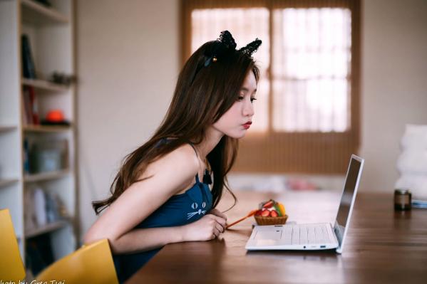   小立 - 甜美可爱居家连衣裙私房照，慵懒风邻家女孩居家日常写真 [214P]第80张图片