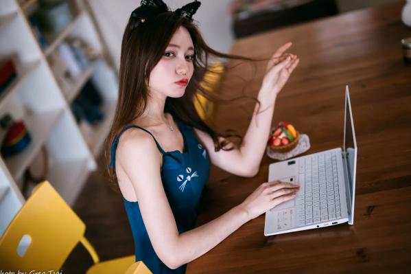    小立 - 甜美可爱居家连衣裙私房照，慵懒风邻家女孩居家日常写真 [214P]第82张图片