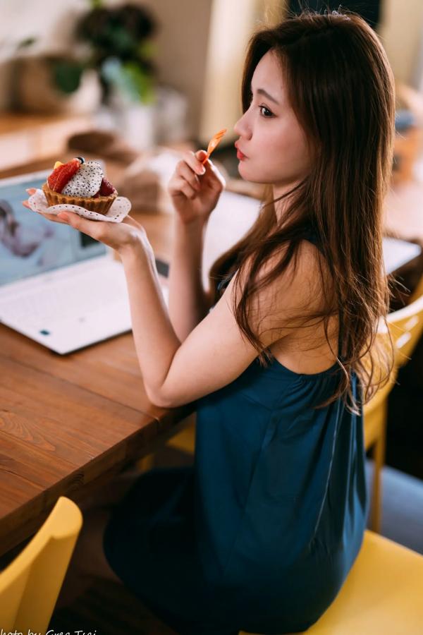    小立 - 甜美可爱居家连衣裙私房照，慵懒风邻家女孩居家日常写真 [214P]第99张图片