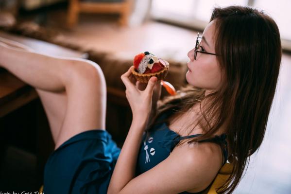    小立 - 甜美可爱居家连衣裙私房照，慵懒风邻家女孩居家日常写真 [214P]第116张图片