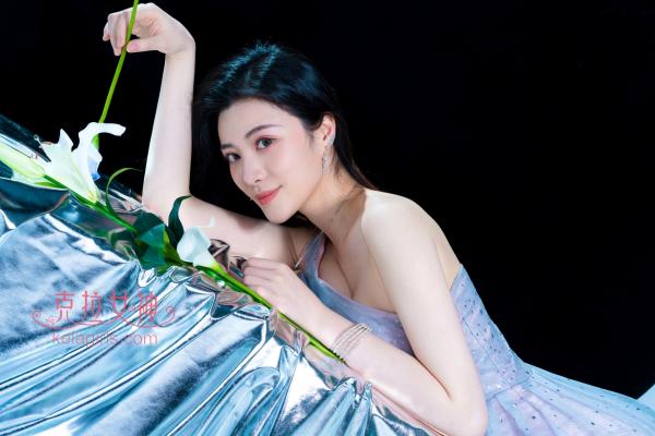    KelaGirls克拉女神百琳《梦幻花系》：身着星光纱裙拍摄冷艳唯美写真，清冷气质宛如空灵女神第10张图片