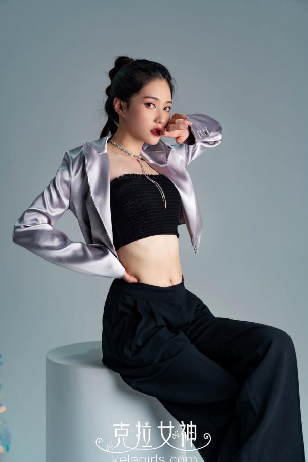   KelaGirls克拉女神-2020.10.18-苏棠《酷拍裸足》-冷艳黑衣造型，极简艺术感，细腻足部特写欣赏第1张图片