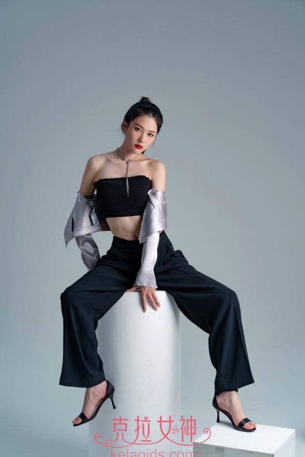    KelaGirls克拉女神-2020.10.18-苏棠《酷拍裸足》-冷艳黑衣造型，极简艺术感，细腻足部特写欣赏第2张图片