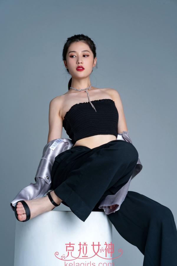    KelaGirls克拉女神-2020.10.18-苏棠《酷拍裸足》-冷艳黑衣造型，极简艺术感，细腻足部特写欣赏第5张图片
