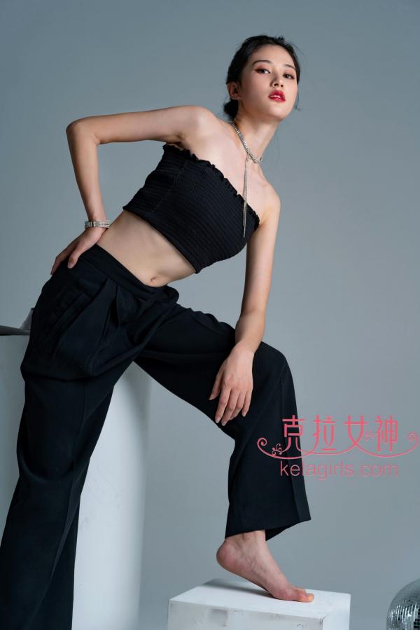    KelaGirls克拉女神-2020.10.18-苏棠《酷拍裸足》-冷艳黑衣造型，极简艺术感，细腻足部特写欣赏第10张图片