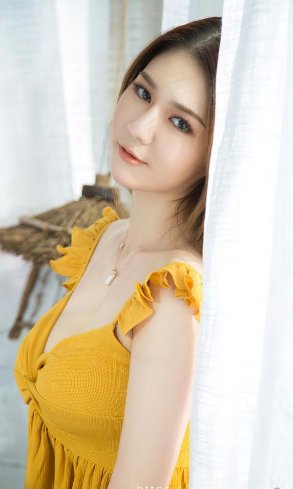    UGirlsApp尤果圈爱尤物-2733-夜间萤火-《如歌》-黄色吊带裙窗边私房写真-2023.11.21第5张图片
