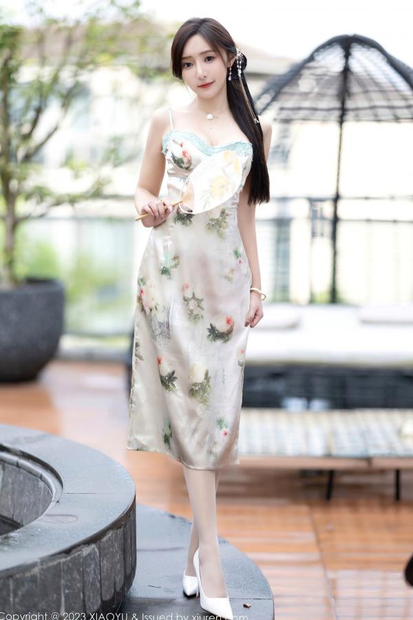 王馨瑶   XiaoYu语画界1097-王馨瑶yanni写真：古风白色吊带裙与粉色性感旗袍，演绎绝美古韵私房照，肌肤胜雪，风情万种，无圣光大尺度呈现。第2张图片