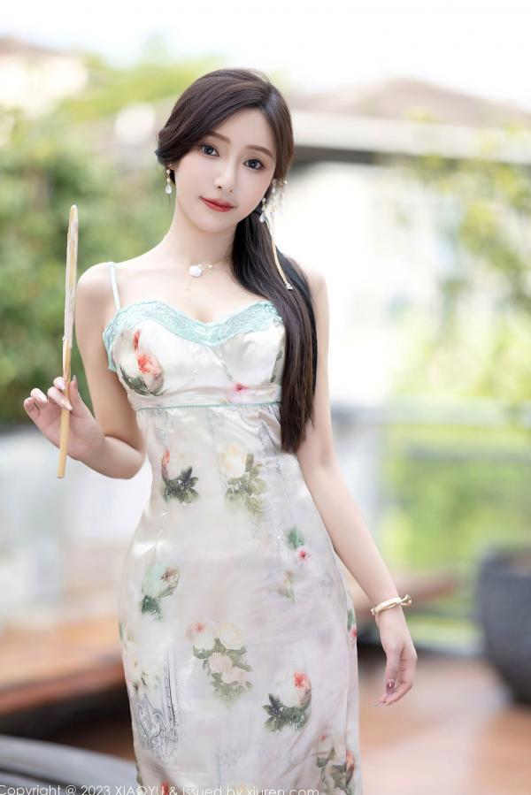 王馨瑶   XiaoYu语画界1097-王馨瑶yanni写真：古风白色吊带裙与粉色性感旗袍，演绎绝美古韵私房照，肌肤胜雪，风情万种，无圣光大尺度呈现。第8张图片