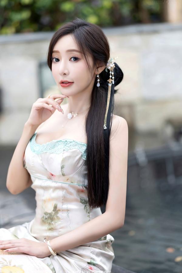 王馨瑶   XiaoYu语画界1097-王馨瑶yanni写真：古风白色吊带裙与粉色性感旗袍，演绎绝美古韵私房照，肌肤胜雪，风情万种，无圣光大尺度呈现。第13张图片
