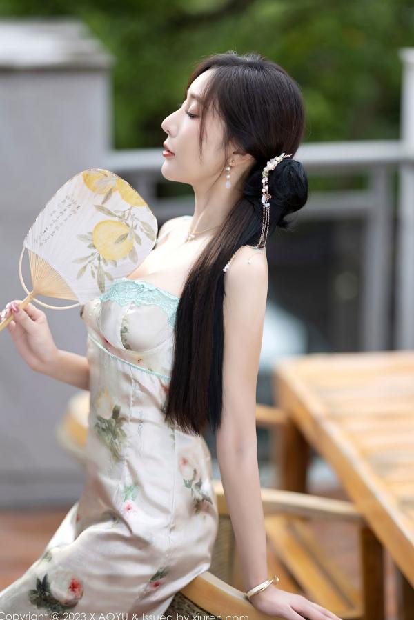 王馨瑶   XiaoYu语画界1097-王馨瑶yanni写真：古风白色吊带裙与粉色性感旗袍，演绎绝美古韵私房照，肌肤胜雪，风情万种，无圣光大尺度呈现。第15张图片