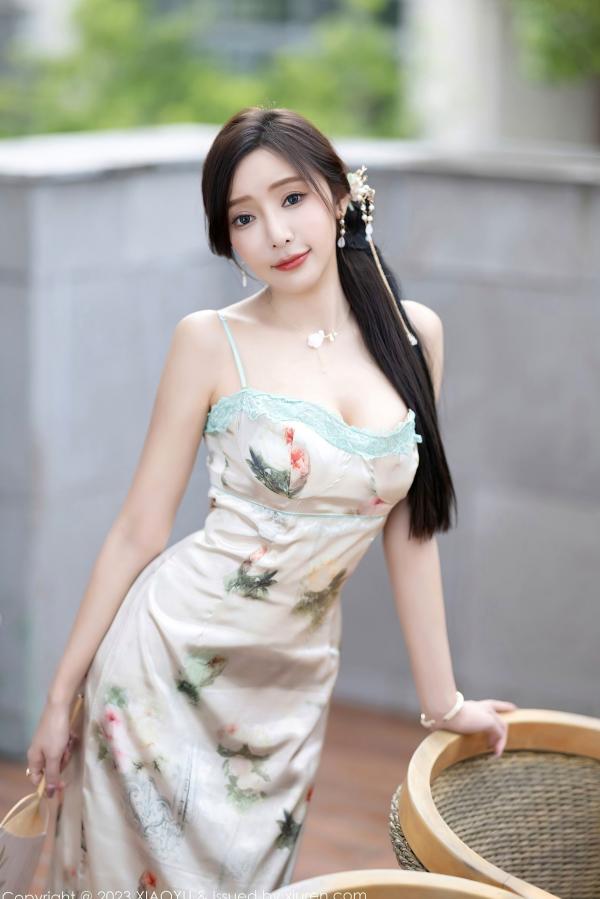 王馨瑶   XiaoYu语画界1097-王馨瑶yanni写真：古风白色吊带裙与粉色性感旗袍，演绎绝美古韵私房照，肌肤胜雪，风情万种，无圣光大尺度呈现。第18张图片