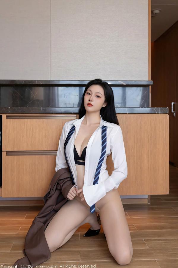    [XiuRen] 秀人 2025.07.22 No.10571 安然anran - 职业西装制服诱惑，肉色丝袜办公诱惑美腿大片第54张图片