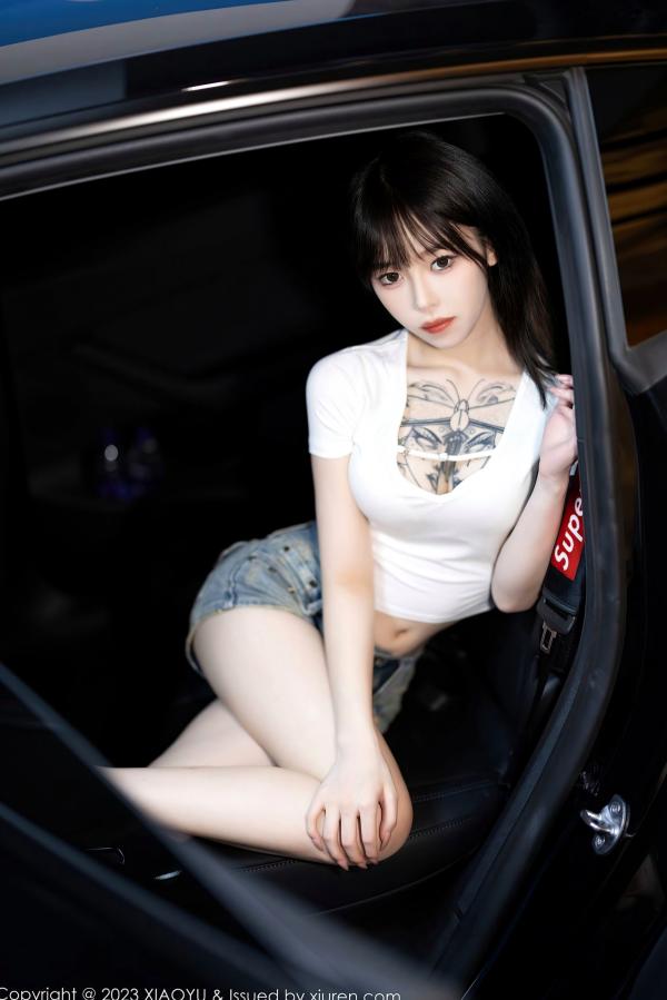    XiaoYu语画界-1096-纹身美少女车内写真，白T短裤演绎极致性感诱惑，潮流酷飒与撩人魅力并存的视觉盛宴第8张图片