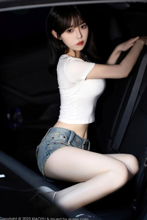    XiaoYu语画界-1096-纹身美少女车内写真，白T短裤演绎极致性感诱惑，潮流酷飒与撩人魅力并存的视觉盛宴第15张图片