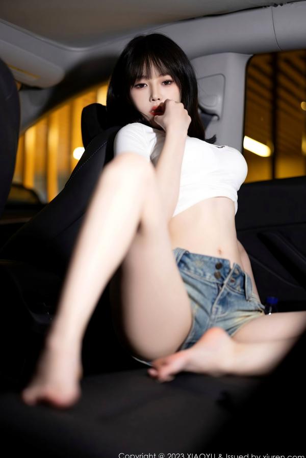    XiaoYu语画界-1096-纹身美少女车内写真，白T短裤演绎极致性感诱惑，潮流酷飒与撩人魅力并存的视觉盛宴第35张图片