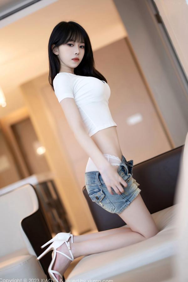   XiaoYu语画界-1096-纹身美少女车内写真，白T短裤演绎极致性感诱惑，潮流酷飒与撩人魅力并存的视觉盛宴第43张图片