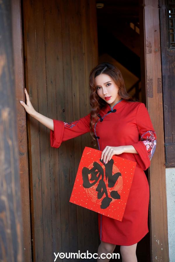    YouMi尤蜜-2020.01.26-双娇拜年：新春红装旗袍美女，古风庭院秀曼妙长腿与个性纹身第5张图片