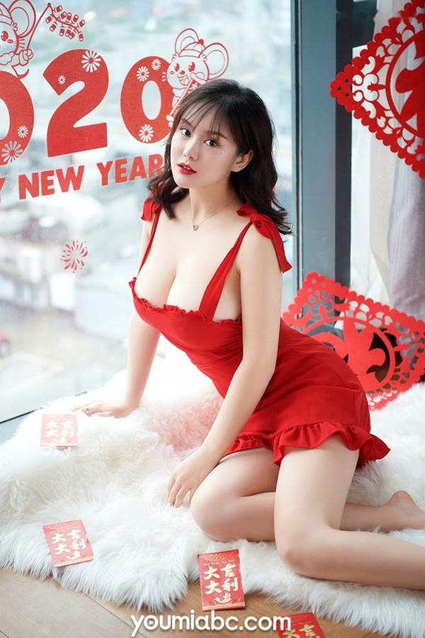    YouMi尤蜜-易阳《福到迎新年》极致诱惑新春专题，红色吊带短裙大尺度性感私房照，傲人身材火辣呈现第3张图片