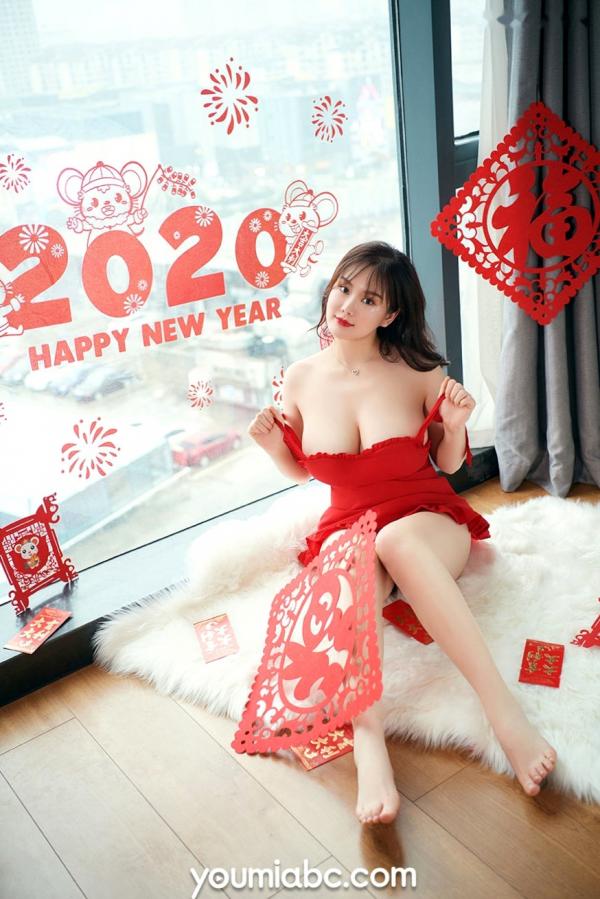    YouMi尤蜜-易阳《福到迎新年》极致诱惑新春专题，红色吊带短裙大尺度性感私房照，傲人身材火辣呈现第29张图片