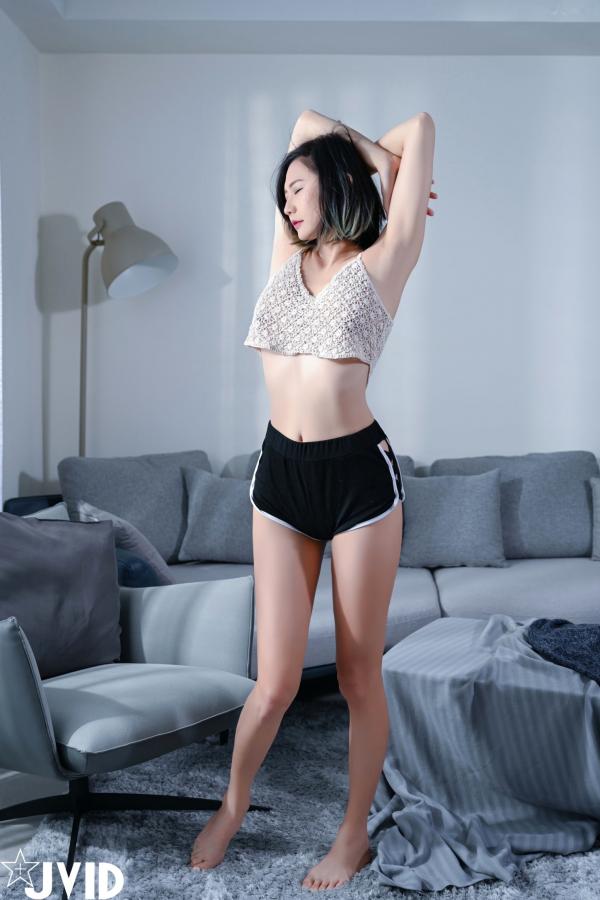    JVID-Mio邻居姐姐约我去她家玩：高挑巨乳演绎家居私房照，全裸无遮大尺度诱惑，极致性感好身材第13张图片